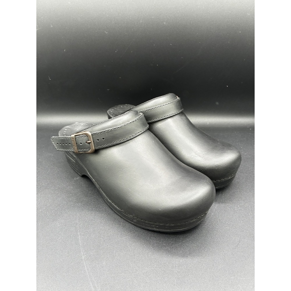 Dansko Berry Black Leather Clogs Mules Swivel Strap Buckle Shoes Womens 39